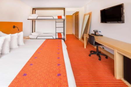 Отель Fairfield by Marriott Bogota Embajada в Богота - Колумбия