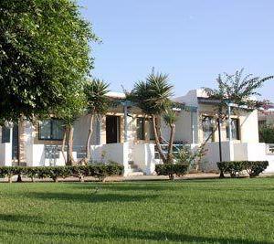 отель Golden Bay Studios & Apartments