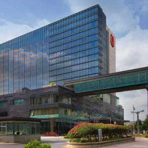 отель Sheraton Grand Bangalore Hotel at Brigade Gateway