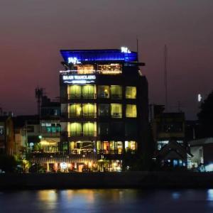 отель Baan Wanglang Riverside