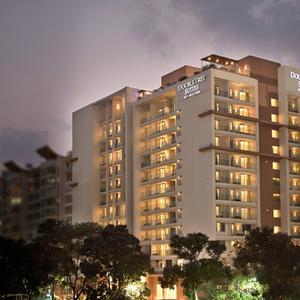 отель DoubleTree Suites by Hilton Bengaluru Outer Ring Road