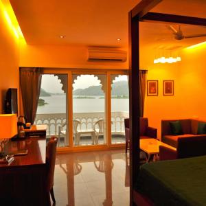отель Jaisamand Island Resort