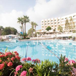 отель Golden Coast Beach Hotel