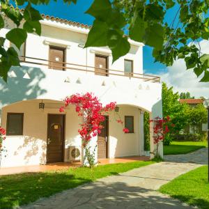отель Golden Coast Hotel & Bungalows