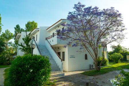 Golden Coast Hotel & Bungalows