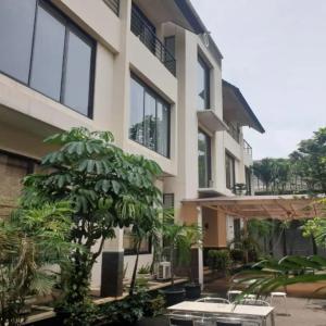 отель Arimbi Pejaten Suites