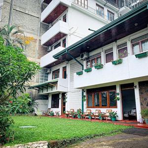 отель Sharon Inn