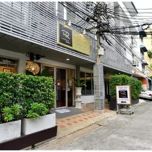 отель Ratchadamnoen Residence