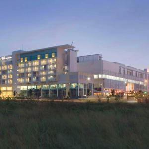 отель Hotel Santika BSD City Serpong