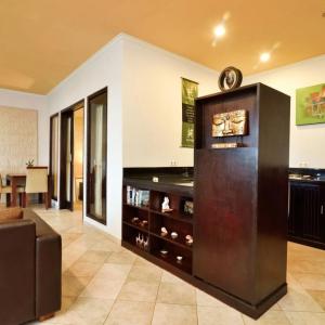 отель Dolphin Beach Bali