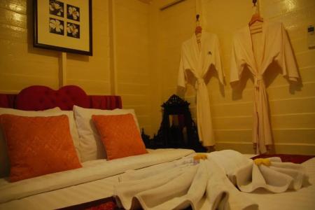 Отель Resort Bangphlat в Риверсайд - Таиланд