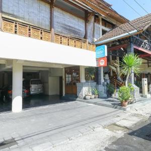 отель Hotel The Flora Kuta Bali