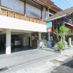отель Hotel The Flora Kuta Bali