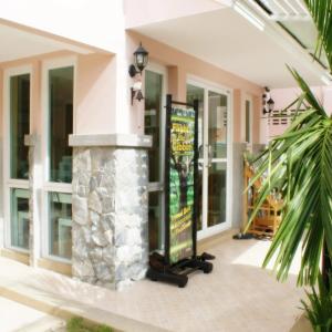 отель Triple Palms House