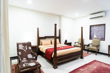 Отель Super OYO Townhouse Oak Maxi Hotel Legian в Кута - Индонезия