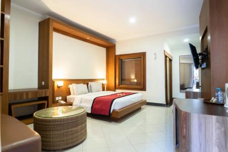 Отель Super OYO Townhouse Oak Maxi Hotel Legian в Кута - Индонезия