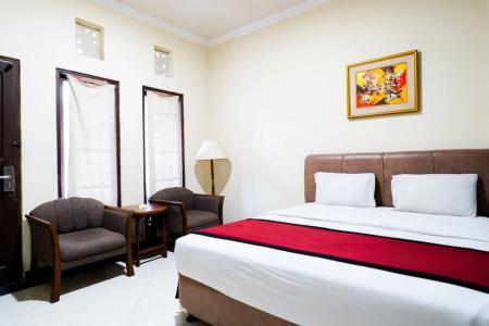 Отель Super OYO Townhouse Oak Maxi Hotel Legian в Кута - Индонезия
