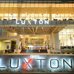 отель The Luxton Bandung