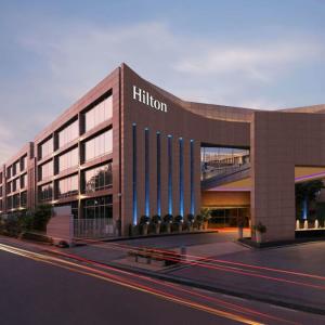 отель Hilton Bangalore Embassy GolfLinks