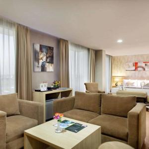 отель Days Hotel & Suites by Wyndham Jakarta Airport