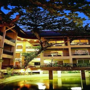 отель Lomtalay Chalet Resort