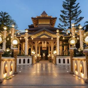 отель Quality Beach Resorts and Spa Patong