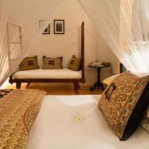 отель Why House