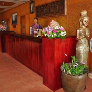 отель Coral Hotel Bangsaphan