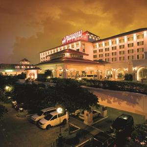 отель Waterfront Airport Hotel & Casino