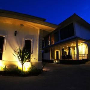 отель The Sixnature Resort Bangsaen