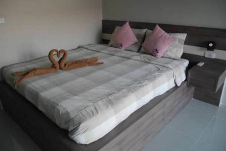 Bee Orchid Pool Villa