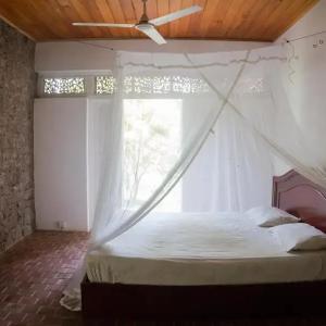 отель Whispering House