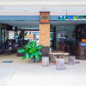 отель Patong Moon Inn Guesthouse