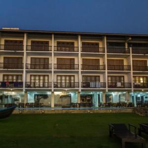 отель Serendib Beach Hotel