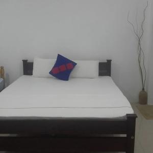 отель Araliya White House