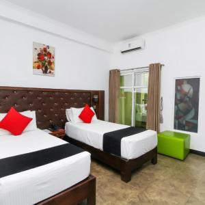 отель Sasha Transit Hotel