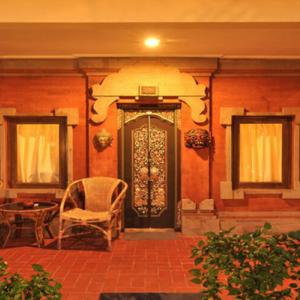 отель Hotel Grand Kumala