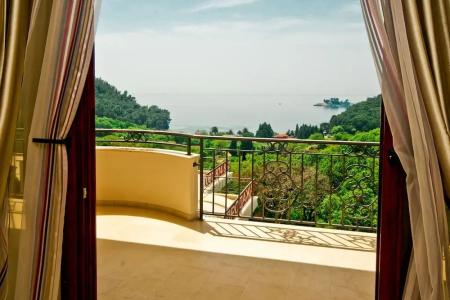 Отель St. George Apartments and Villa with pool в Петровац - Черногория