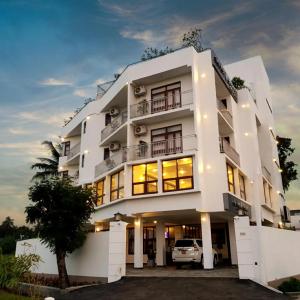 отель Grand 7 Hotel Kesbewa