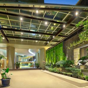 отель Yuan Garden Pasar Baru