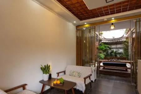 Lijiang Dog and Cat House