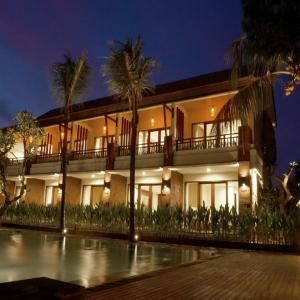 отель Arena Living