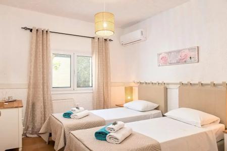 Cretan Lodge Private Heated Pool