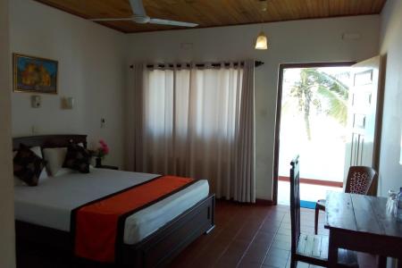 Отель Hotel New Seaside Inn в Хиккадува - Шри-Ланка