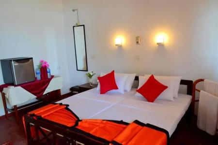 Отель Hotel New Seaside Inn в Хиккадува - Шри-Ланка