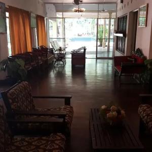 отель Wood Side Tour Inn