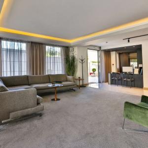 отель Avanti Hotel & Spa