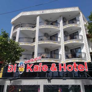 отель Karikatur Bi Hotel