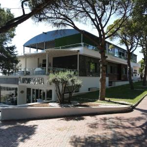 отель Karakas Hotel