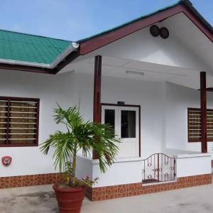 отель Roche Kerlan Apartments